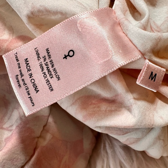 Selkie • Marshmallow Printed Cropped Puffer Coat with Ribbon Sleeves - Picture 6 of 16